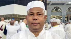 প্রধানমন্ত্রী শেখ হাসিনার সাবেক ব্যক্তিগত সহকারী জাহাঙ্গীর আলম, তার স্ত্রী কামরুন নাহার ও তাদের স্বার্থসংশ্লিষ্ট প্রতিষ্ঠানের ব্যাংক হিসাব জব্দ করার নির্দেশ দিয়েছে বাংলাদেশ ব্যাংক। এছাড়াও তাদের হিসাব খোলার ফরমসহ যাবতীয় তথ্য আগামী পাঁচ দিনের মধ্যে পাঠাতে বলা হয়েছে।